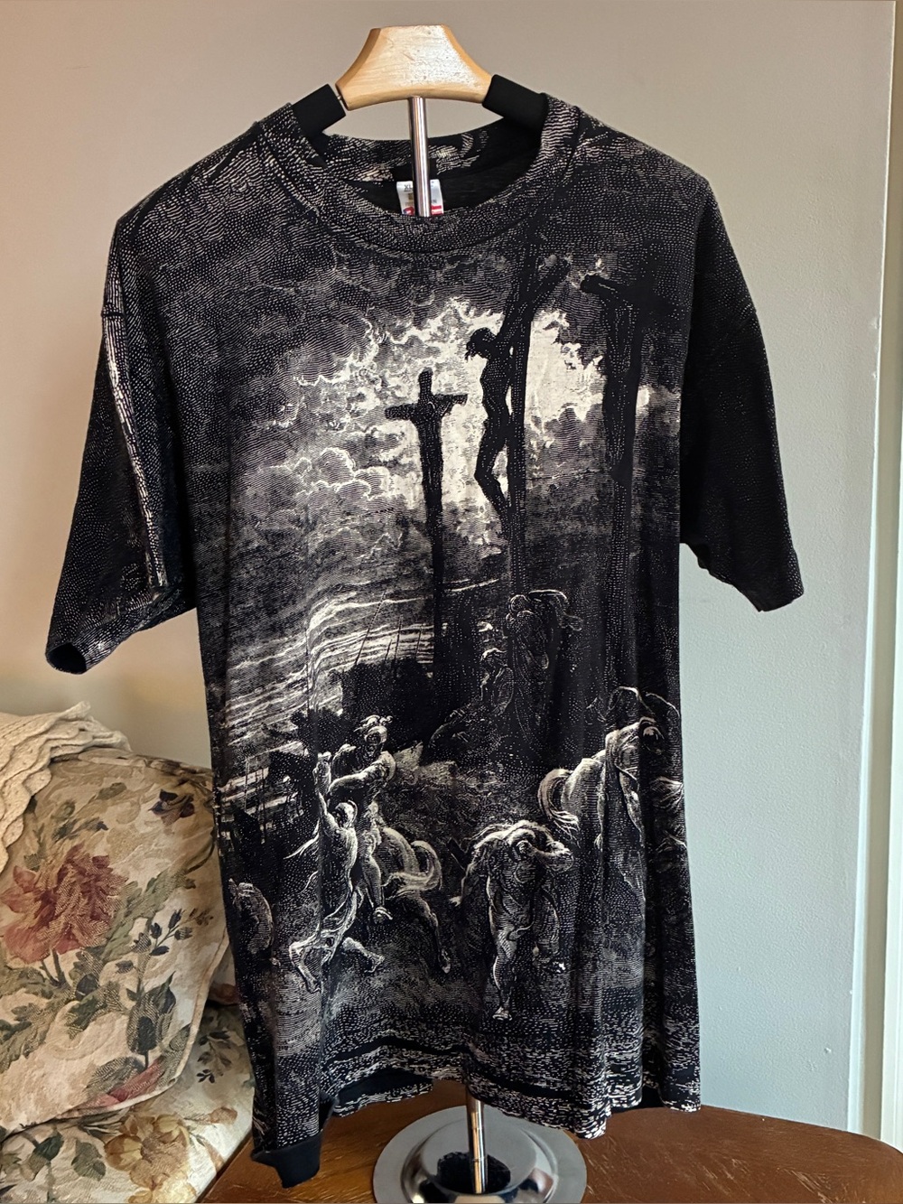 Vintage Gustave Dore 1990s
Vintage Crucifixion Art Jesus T
Shirt AOP